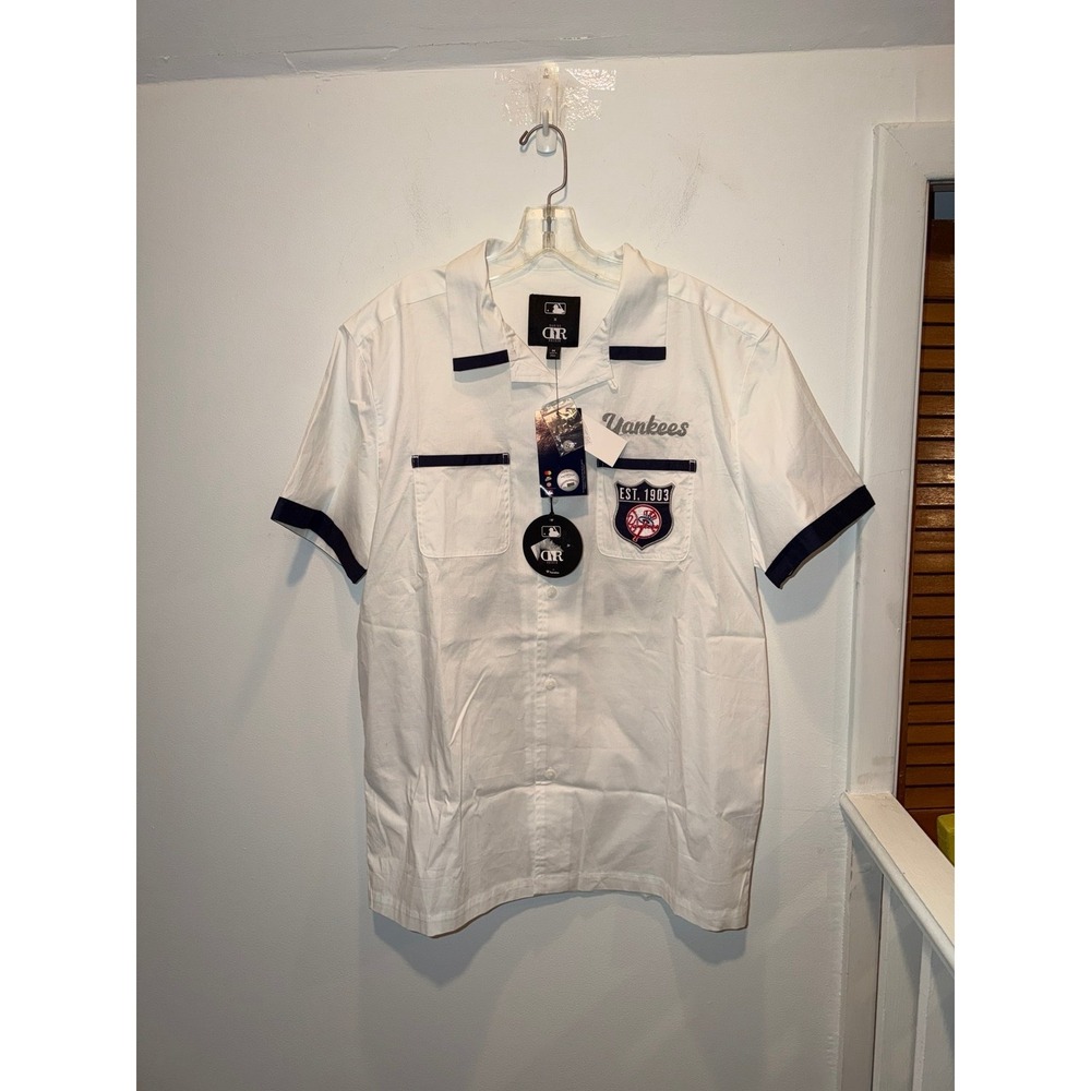 New York Yankees Darius Rucker White Bowling Button Up Shirt. Mens Medium (NWTS)